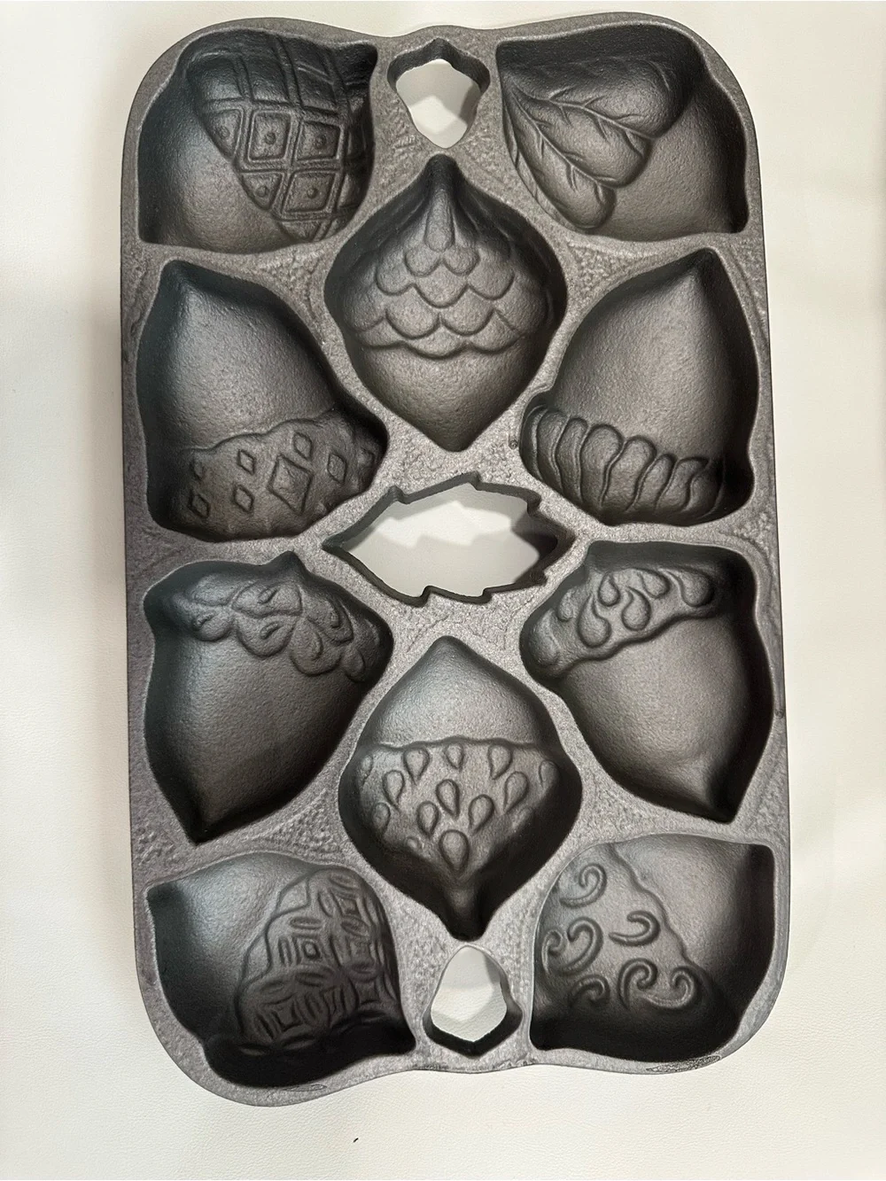 L.L. Bean 10-Cavity Acorn Muffin Pan : Pristine / New Old Stock (NOS): Open box